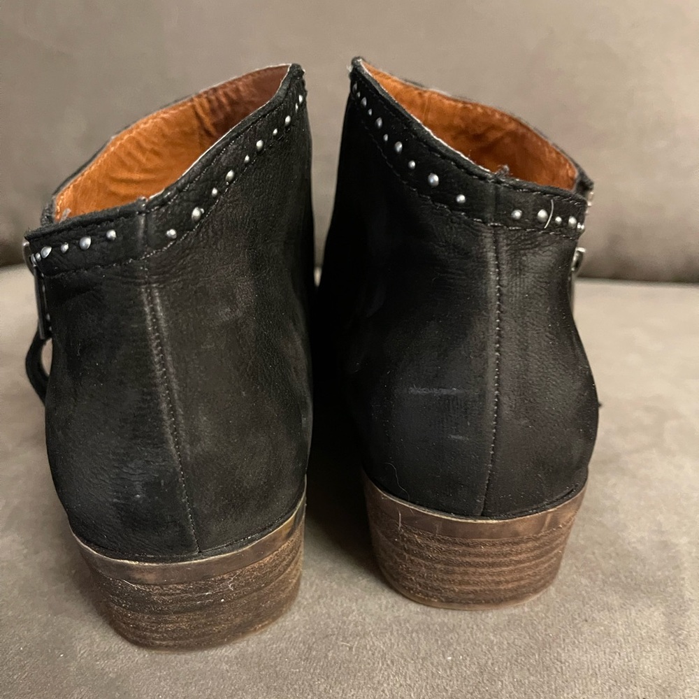 Lucky Brand black suede booties - great condition Size 7 - Picture 5 of 5